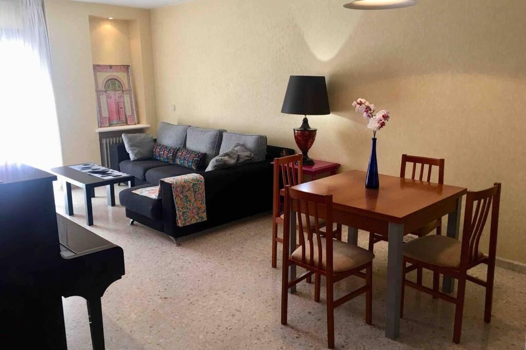 Confortable-Tranquilo Apartamento Junto Al Centro Malaga Luaran gambar