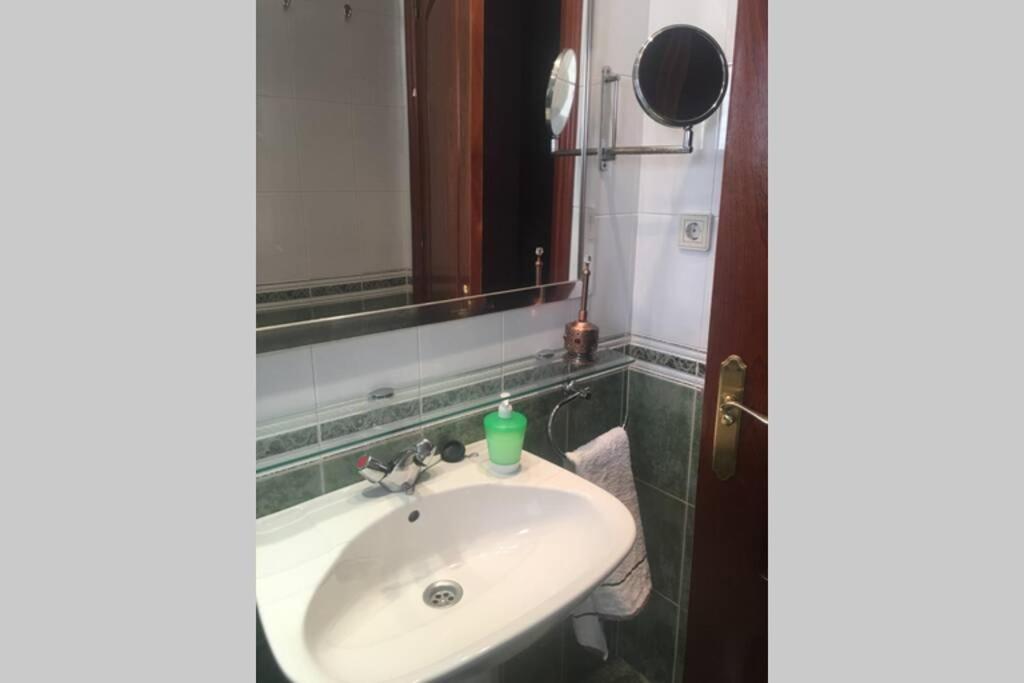 Confortable-Tranquilo Apartamento Junto Al Centro Malaga Luaran gambar